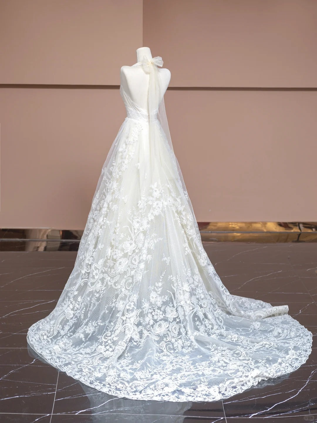 Elegant A-line Halter Neck Long Wedding Dress Lace White Prom Dress MD340