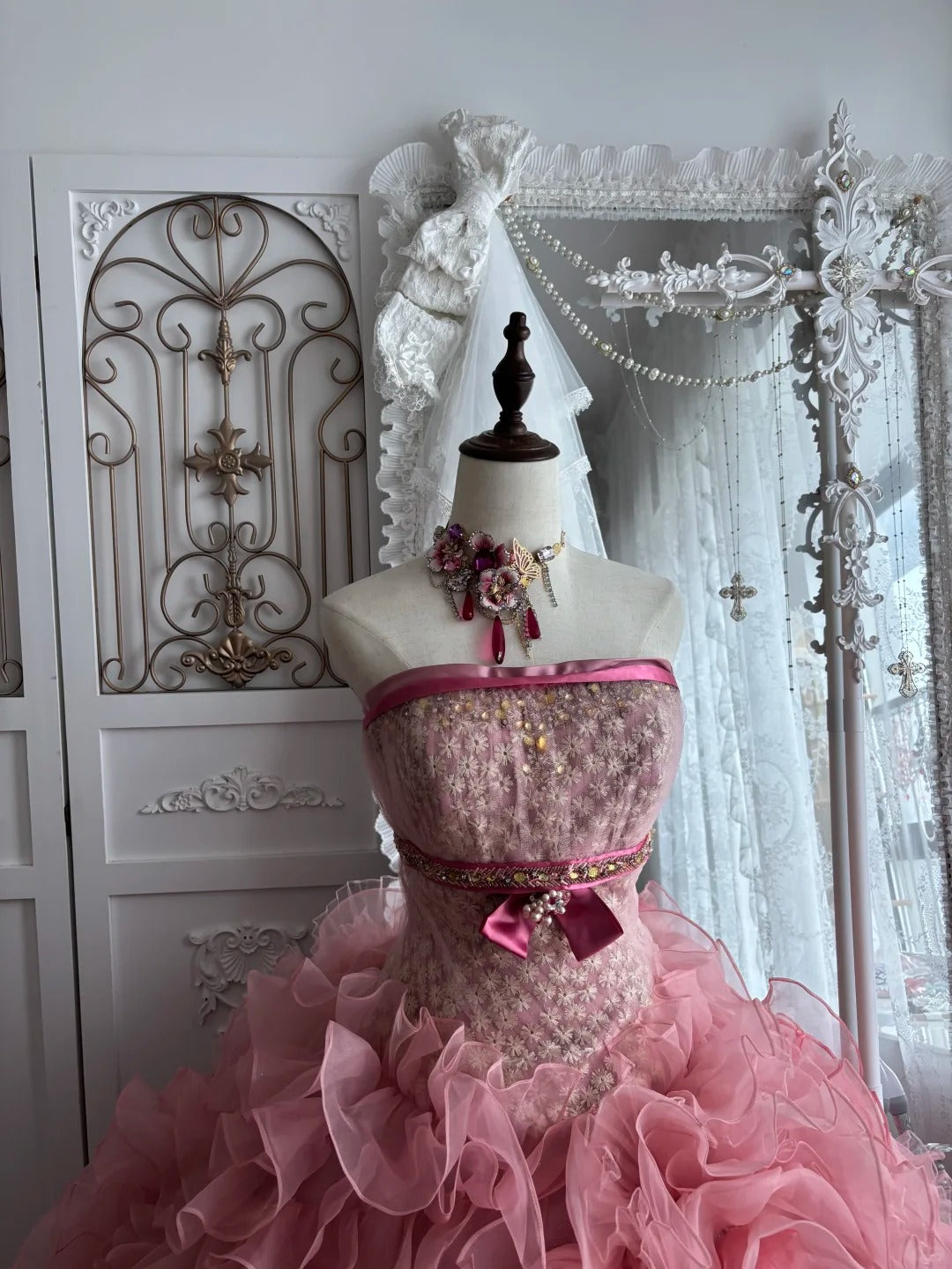 Beautiful Ball Gown Off-the-Shoulder Pink Evening Dress Pleated 3D Organza Rose Appliqués Prom Dress MD373