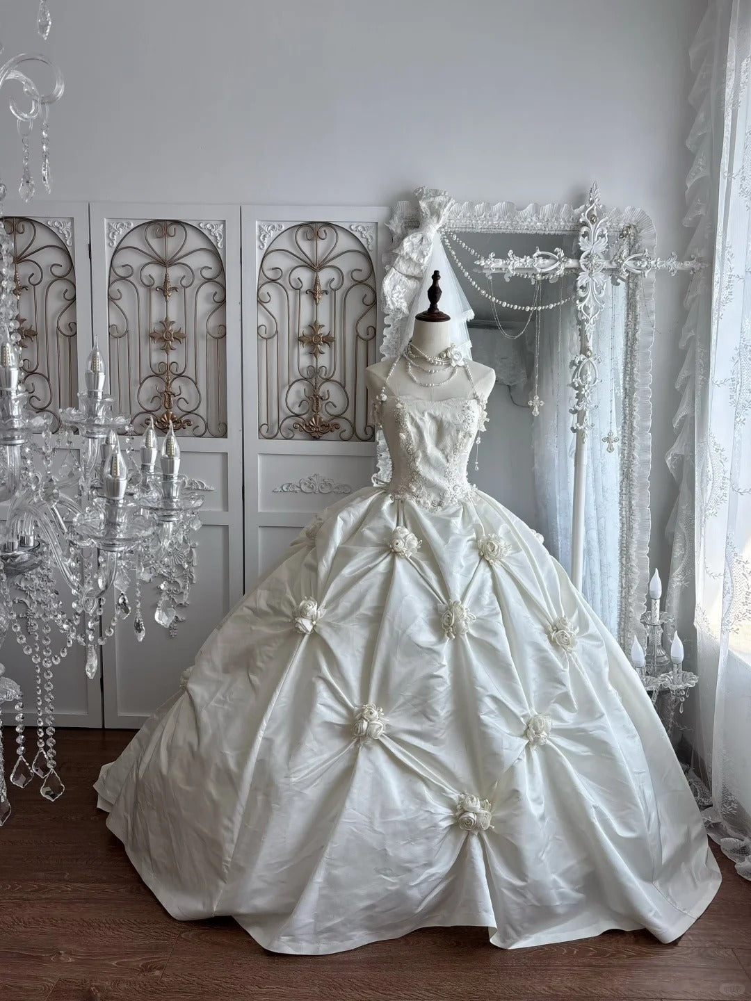 Elegant Ball Gown Halter Neck Long Wedding Dress Beaded 3D floral appliqués Satin White Prom Dress MD388