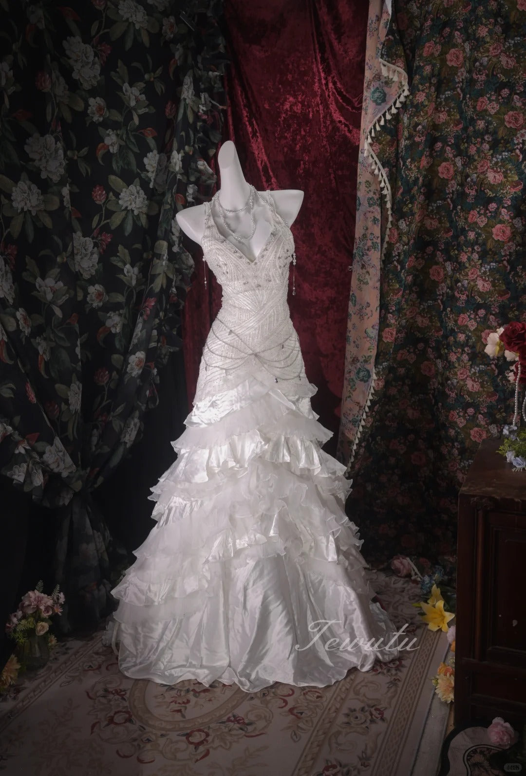 Elegant A-line Halter Neck Long Wedding Dress Beaded Cascade Satin White Prom Dress MD389