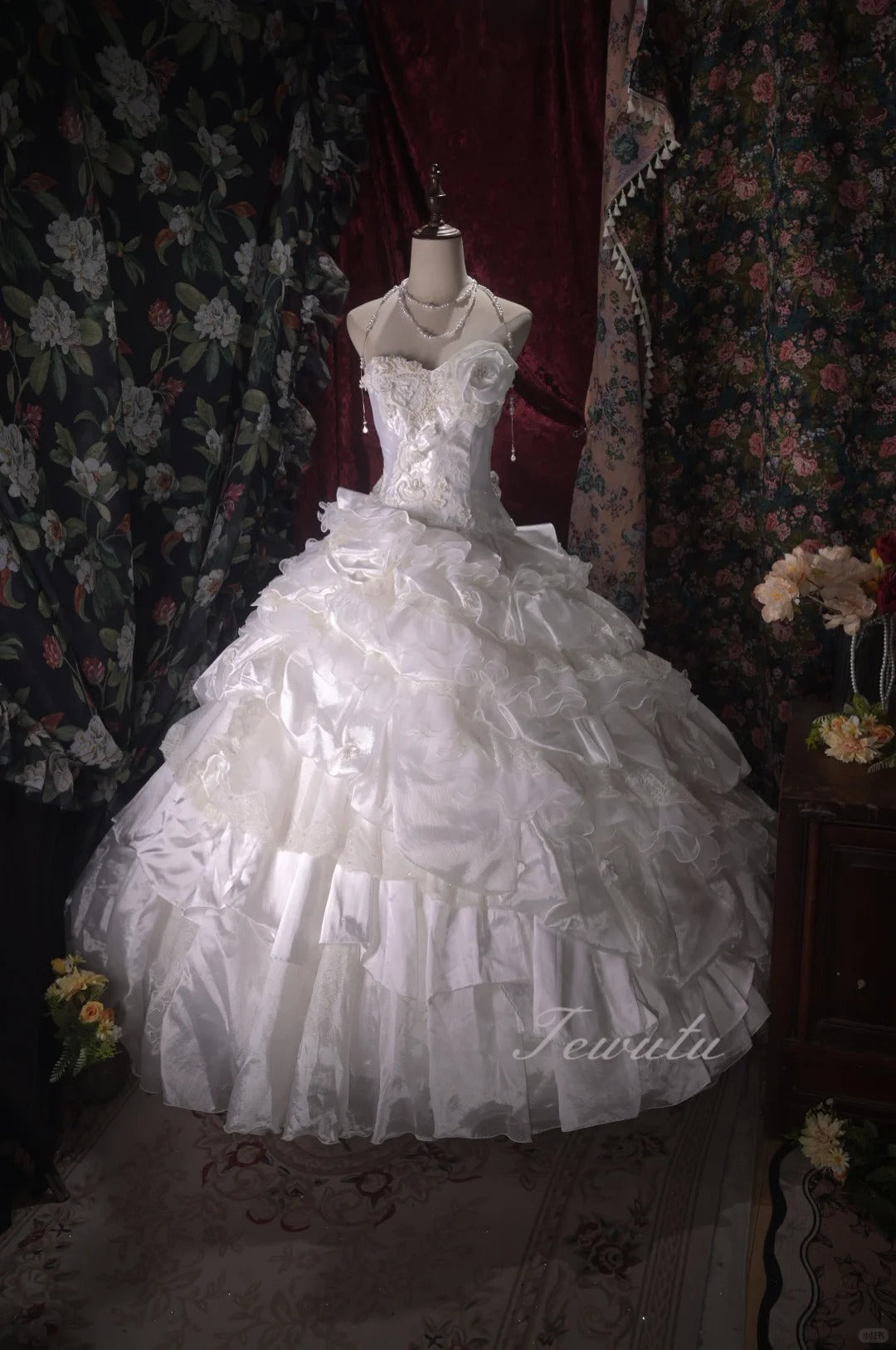 Elegant Ball Gown Sweetheart Neck Long Wedding Dress Cascade Tulle White Prom Dress MD391