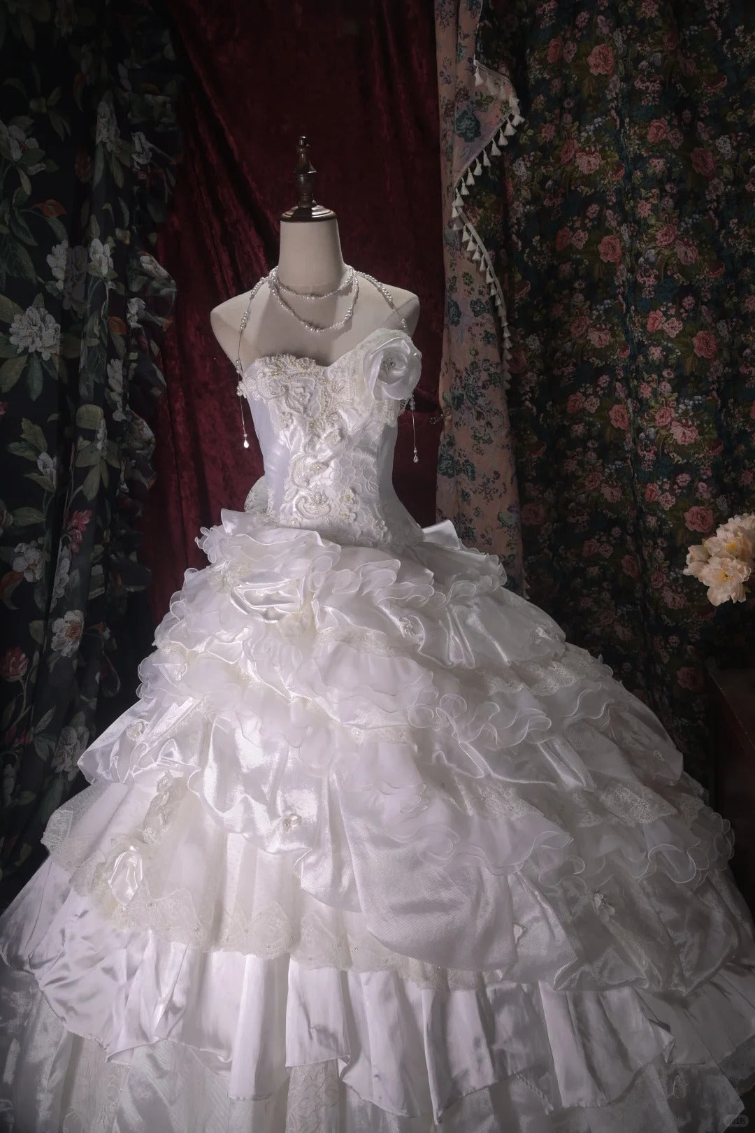 Elegant Ball Gown Sweetheart Neck Long Wedding Dress Cascade Tulle White Prom Dress MD391