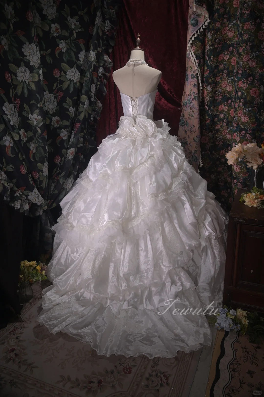Elegant Ball Gown Sweetheart Neck Long Wedding Dress Cascade Tulle White Prom Dress MD391