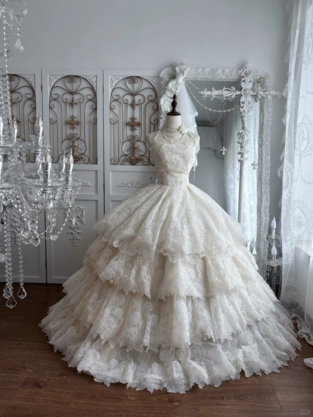 Elegant Ball Gown Strapless Neck Long Wedding Dress Cascade Lace White Prom Dress MD392