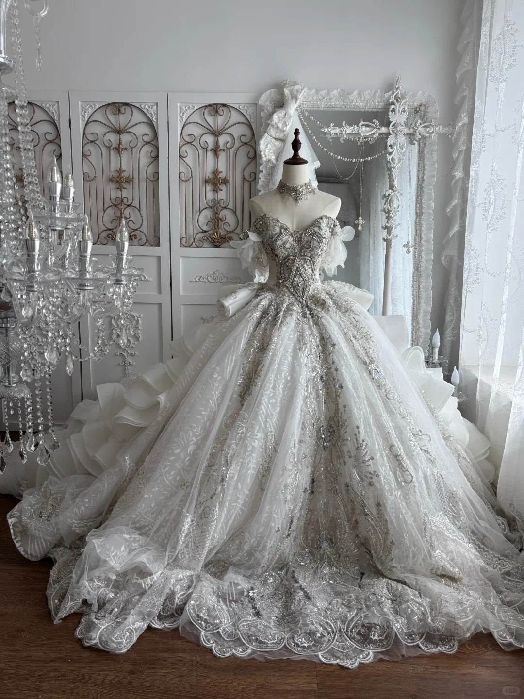 Elegant Ball Gown Sweetheart Neck Long Wedding Dress Pleated  Beaded Lace White Prom Dress MD395