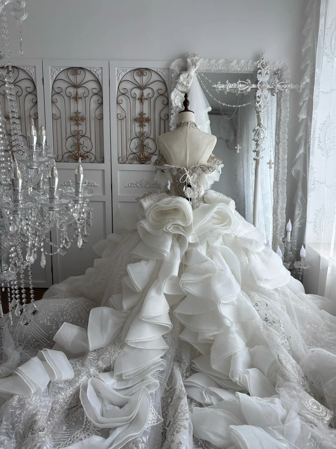 Elegant Ball Gown Sweetheart Neck Long Wedding Dress Pleated  Beaded Lace White Prom Dress MD395