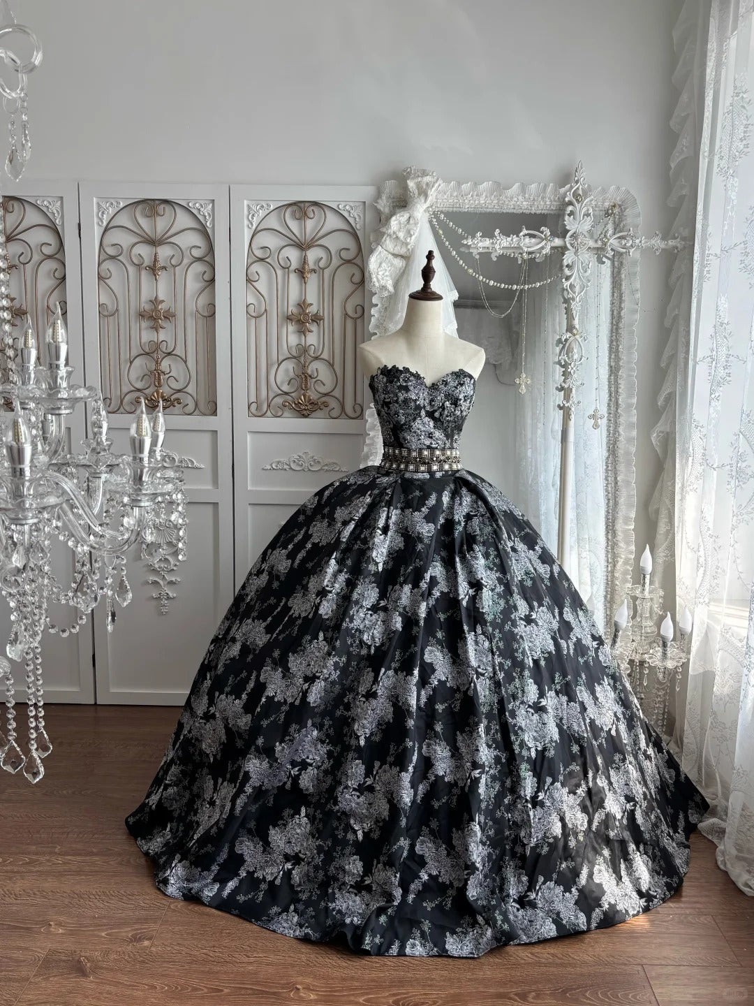 Elegant Ball Gown Sweetheart Black Evening Dress Embroidered Satin Prom Dress MD470