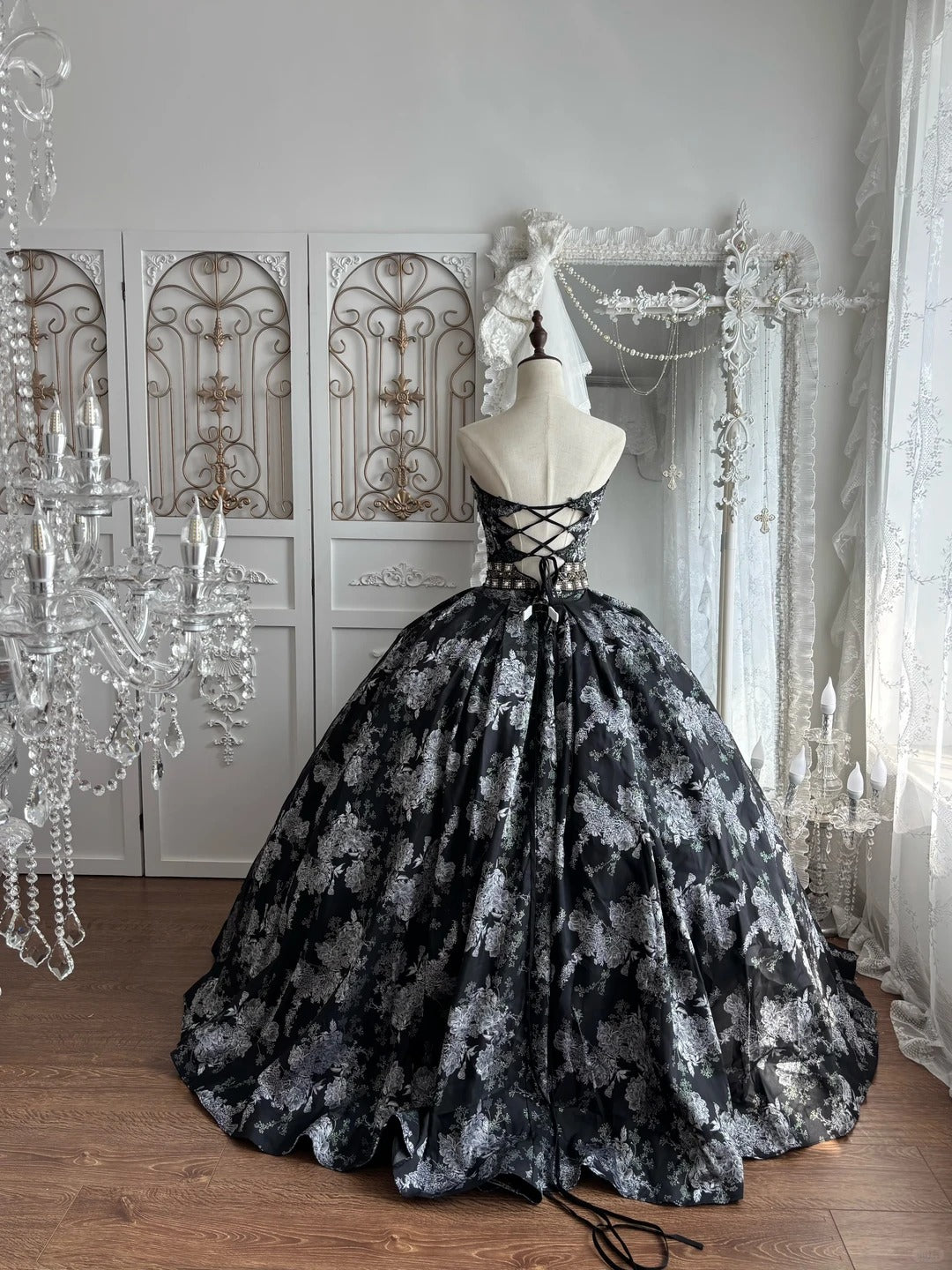 Elegant Ball Gown Sweetheart Black Evening Dress Embroidered Satin Prom Dress MD470
