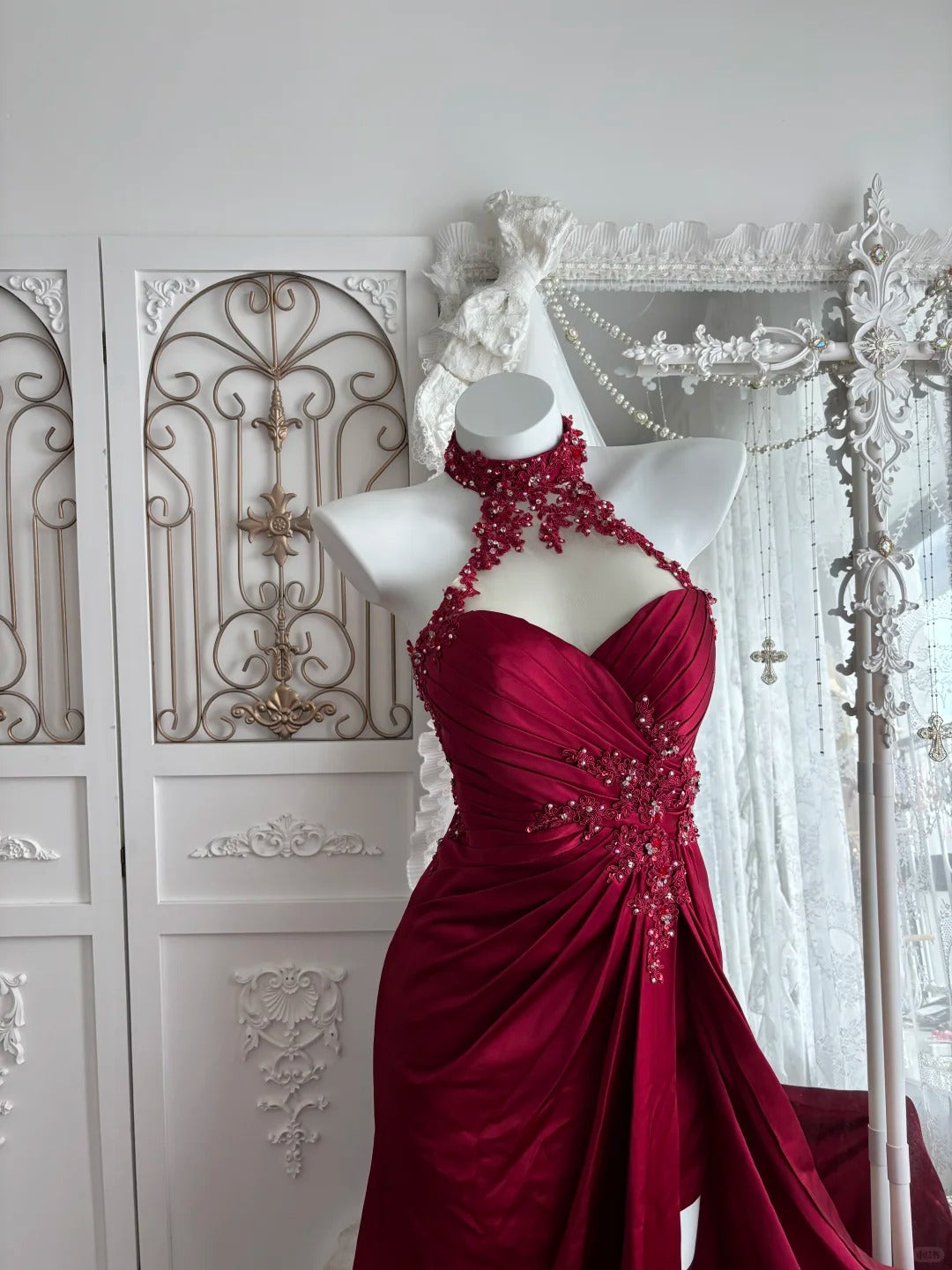 Elegant Sheath Halter Neck Red Evening Dress Beaded High Slit Satin Prom Dress MD473