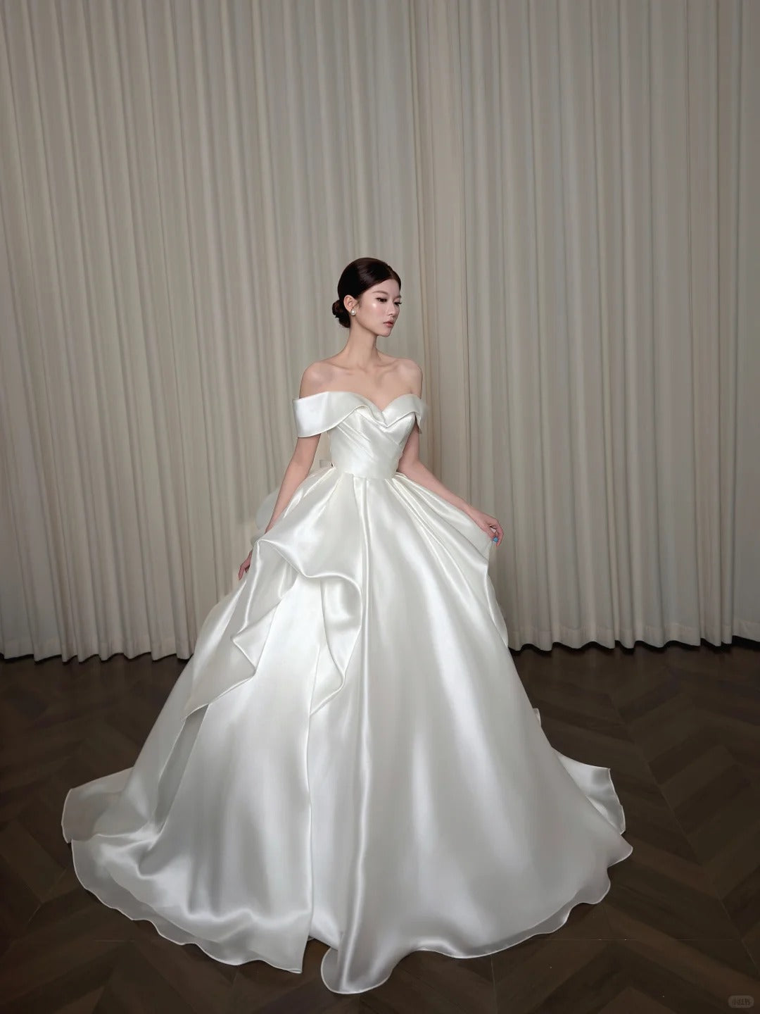 Elegant Ball Gown Off-the-Shoulder Long Wedding Dress Satin White Prom Dress MD487