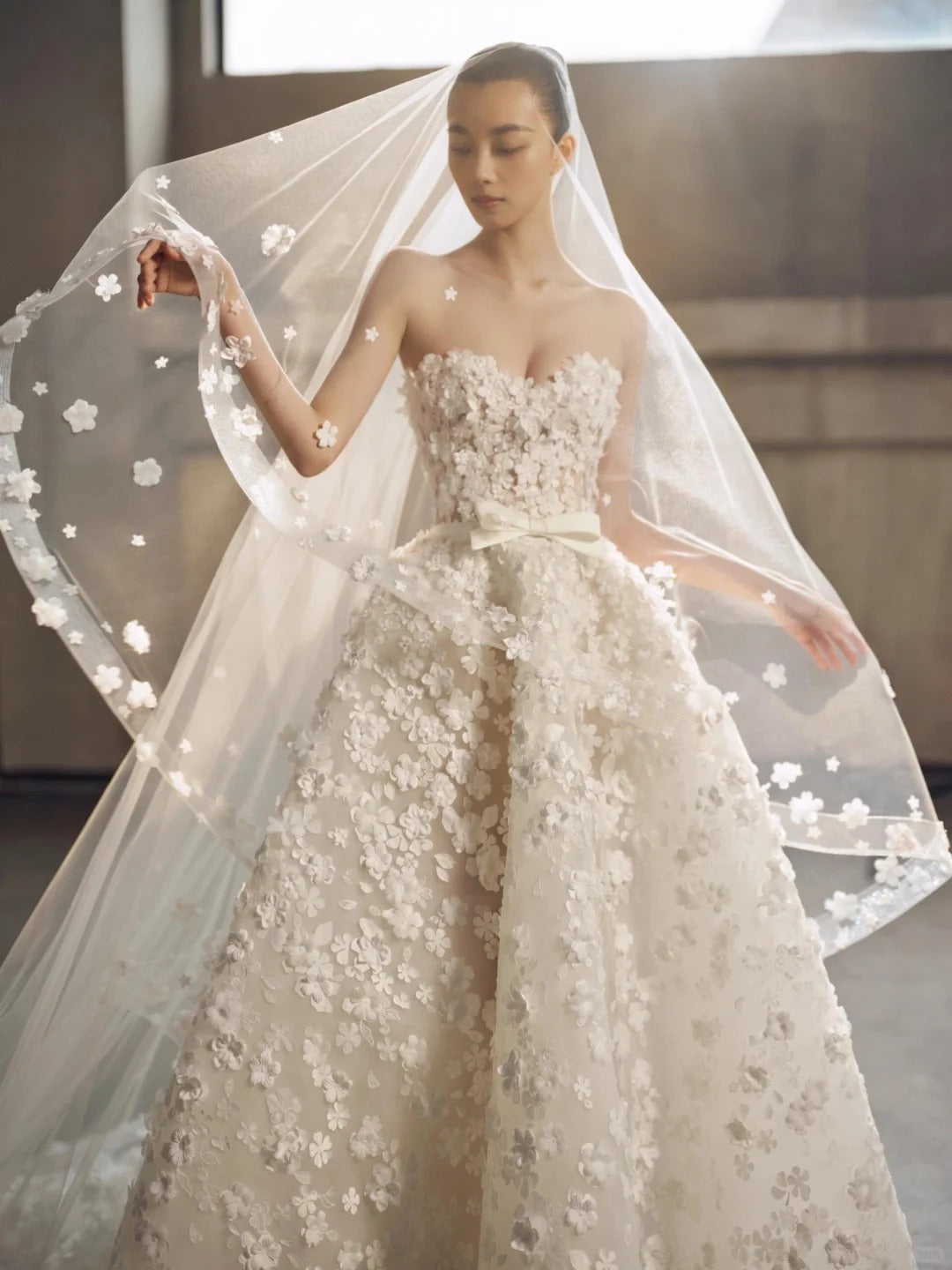 Elegant A-line Sweetheart Long Wedding Dress 3D fabric appliqué Tulle White Prom Dress MD497