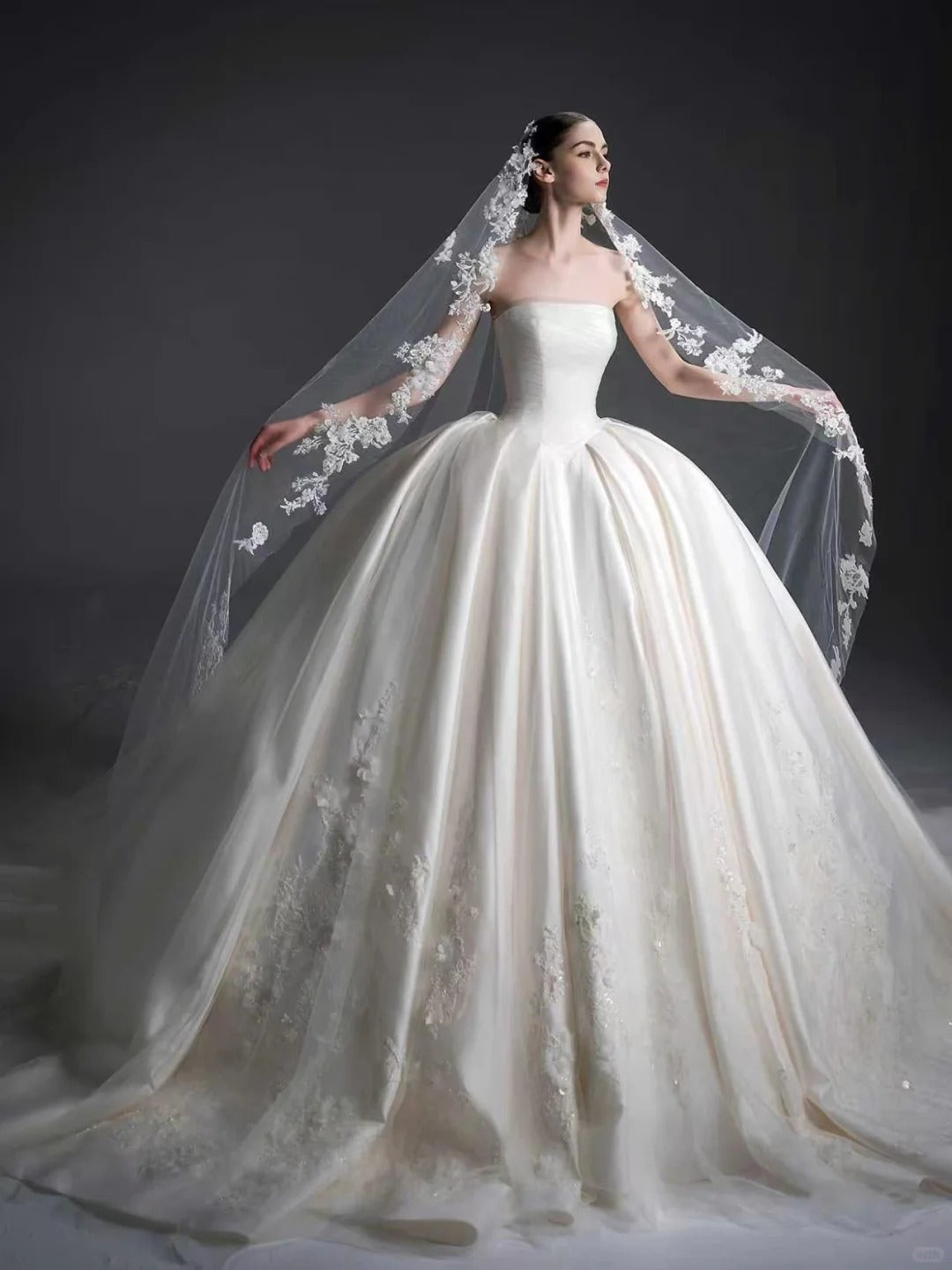 Elegant Ball Gown Strapless Long Wedding Dress Embroidered Satin White Prom Dress MD501