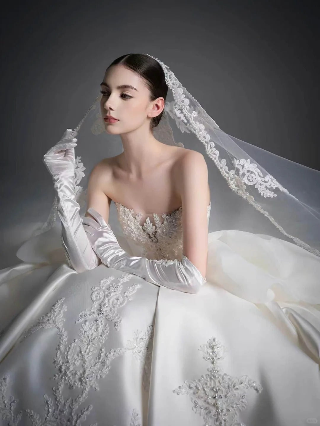 Elegant Ball Gown Sweetheart Long Wedding Dress Embroidered Satin White Prom Dress MD502