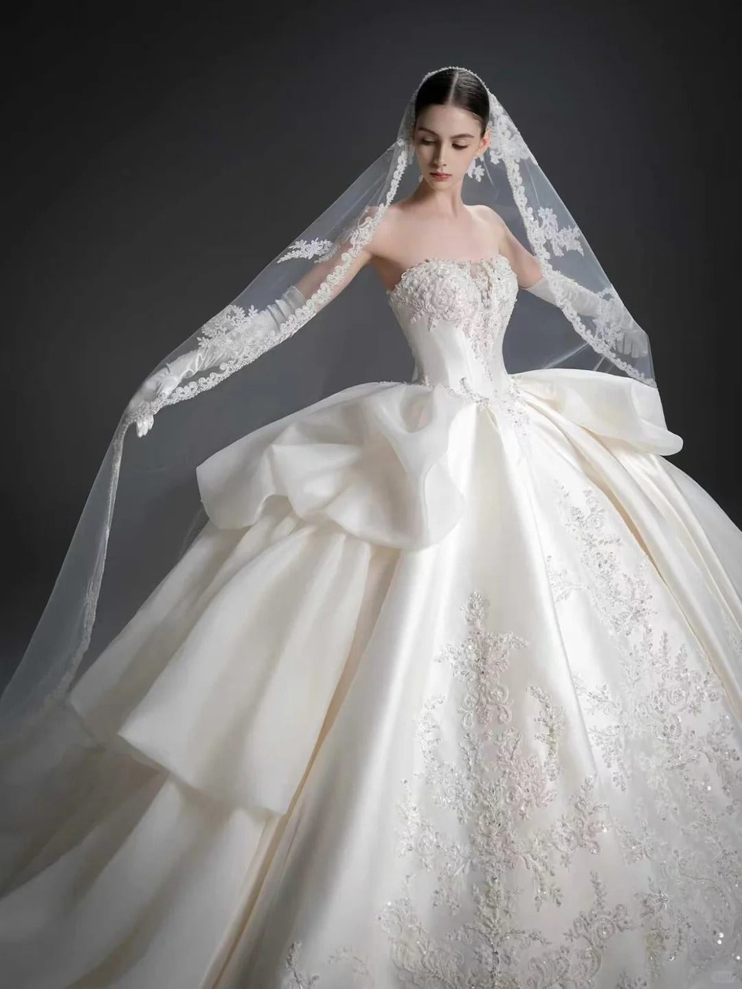 Elegant Ball Gown Sweetheart Long Wedding Dress Embroidered Satin White Prom Dress MD502