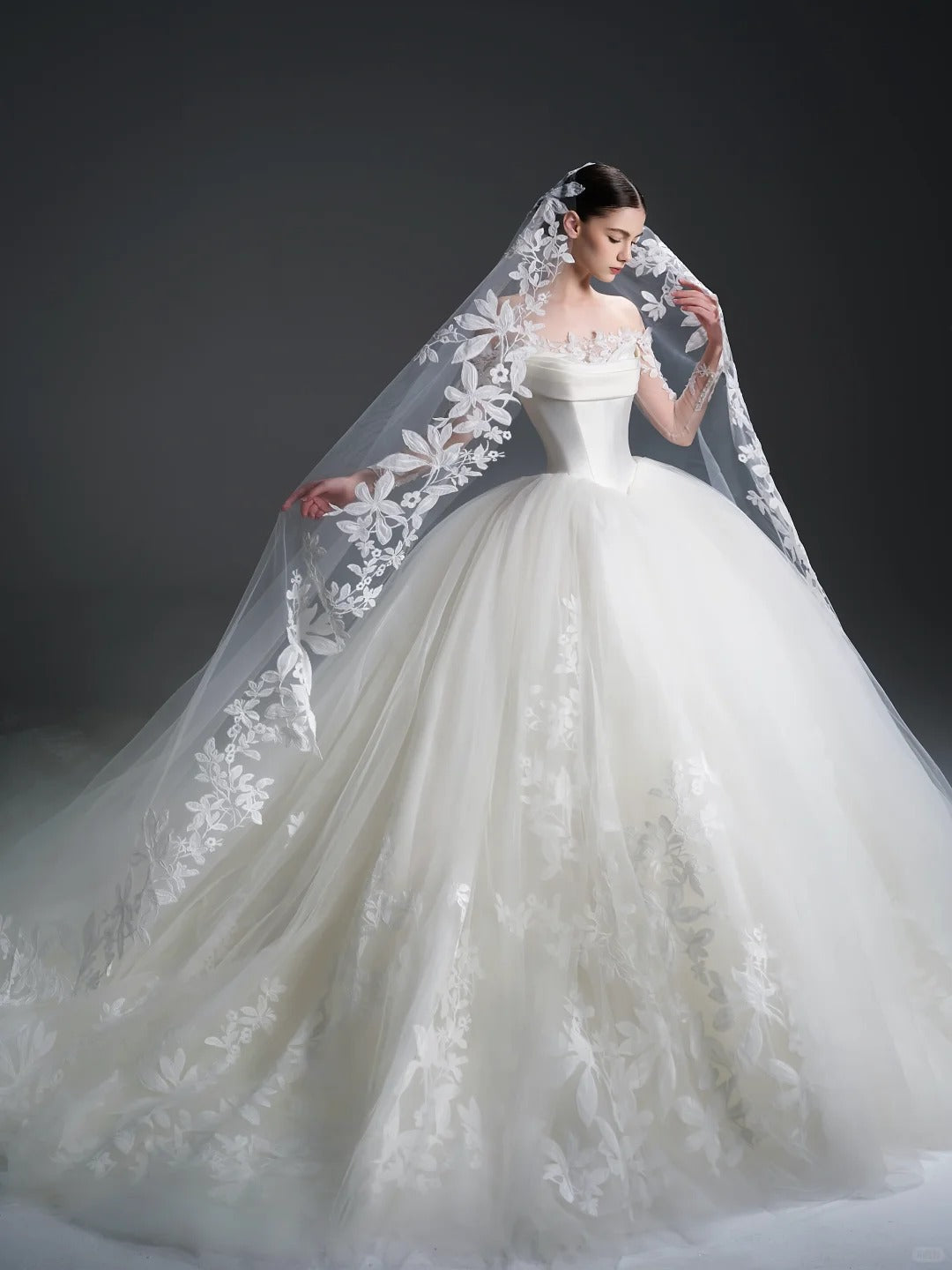 Elegant Ball Gown Strapless Long Wedding Dress Tulle White Prom Dress MD503
