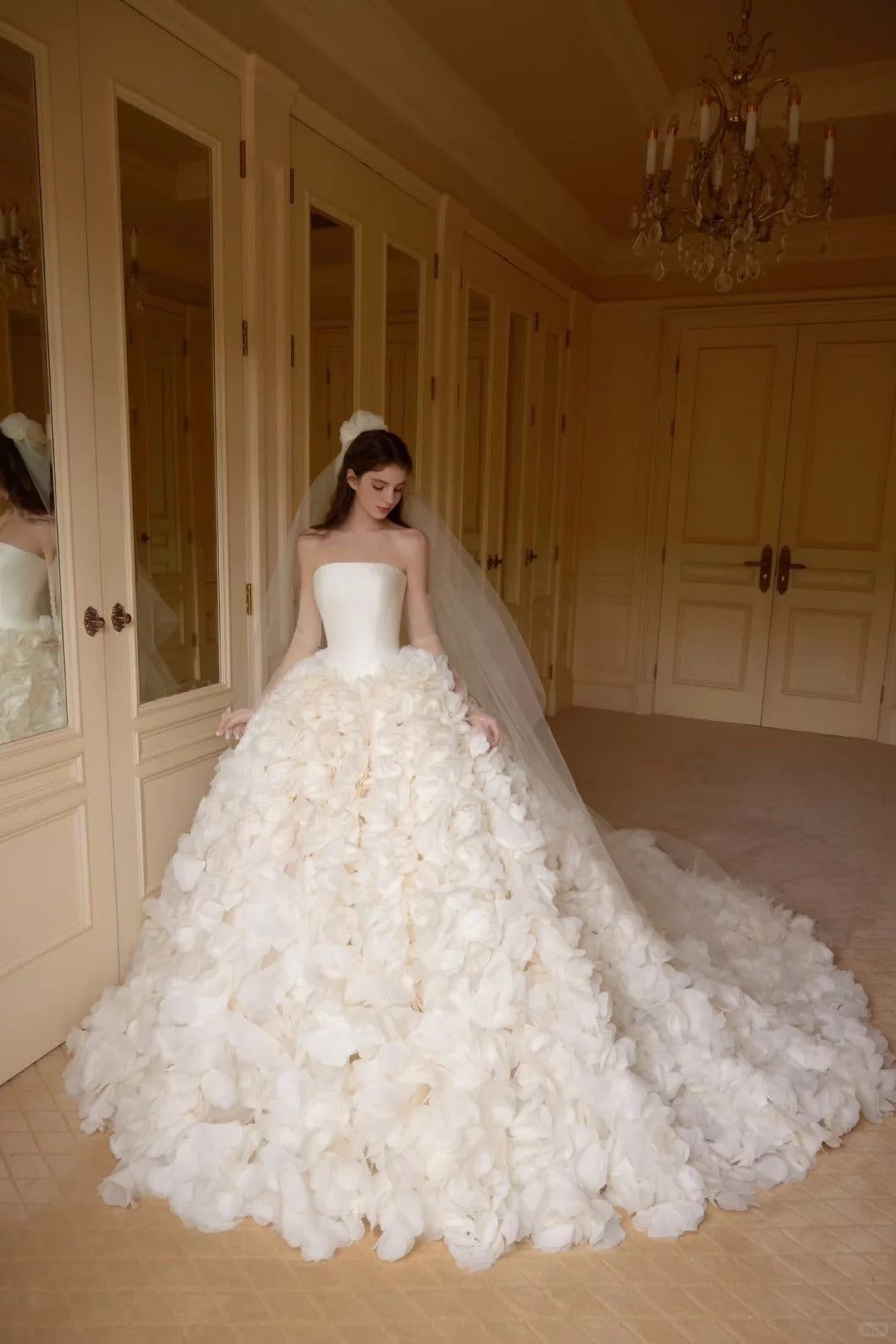 Elegant Ball Gown Strapless Long Wedding Dress 3D floral appliqués Tulle White Prom Dress MD505