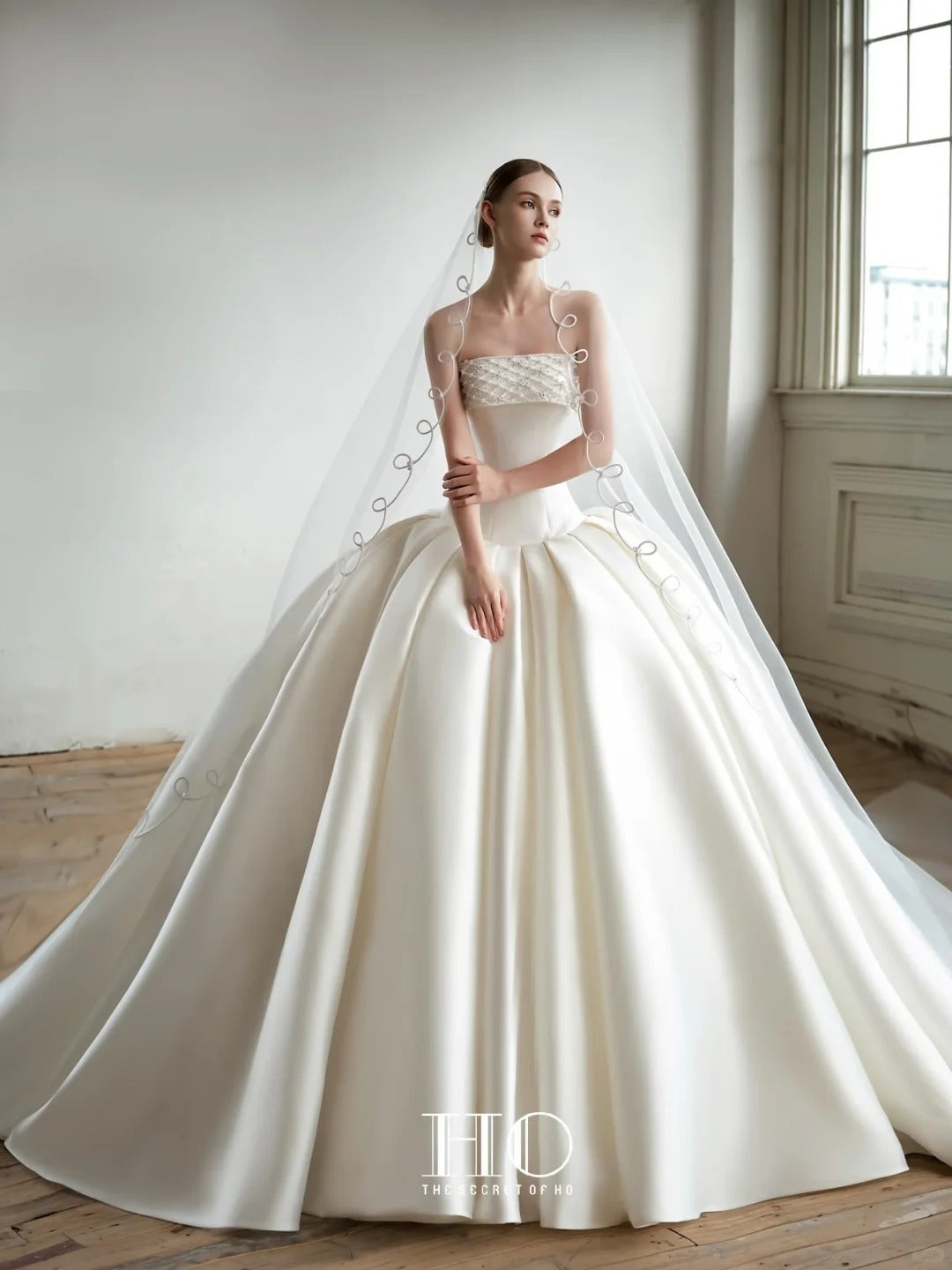 Elegant Ball Gown Off-the-Shoulder Long Wedding Dress Satin White Prom Dress MD513