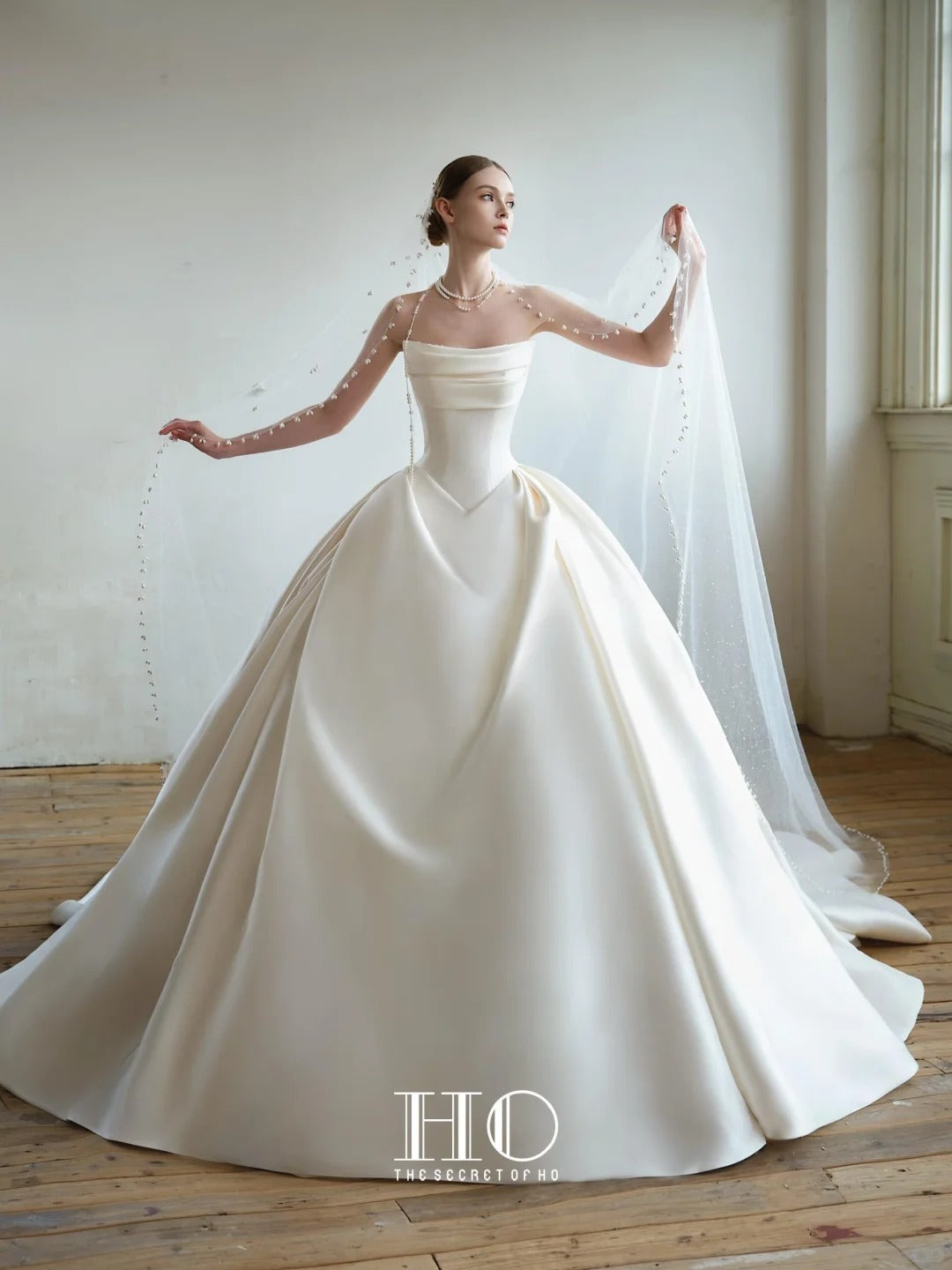 Elegant Ball Gown Strapless Long Wedding Dress Satin White Prom Dress MD514