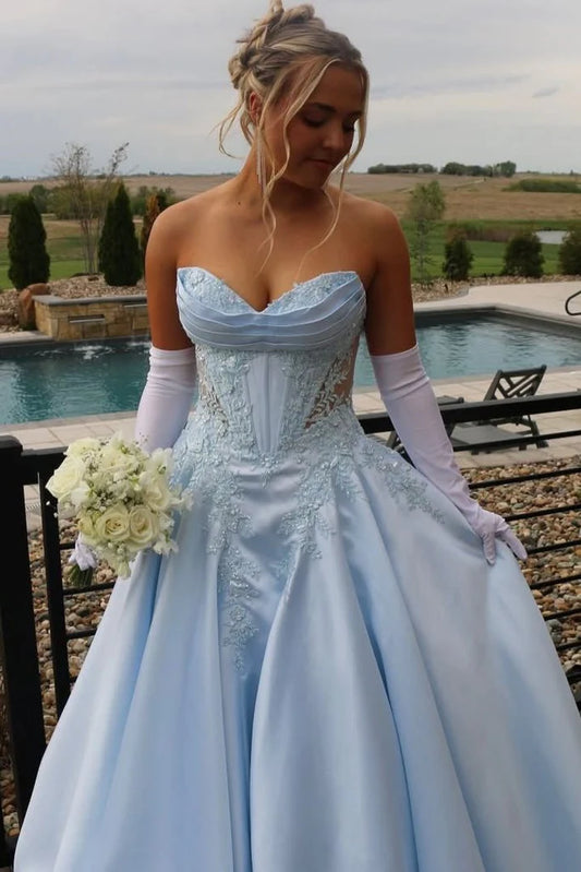 Elegantes hellblaues trägerloses Satin-Spitzenapplikationen & Korsagen-Mieder Quinceanera Ballkleid DP8441