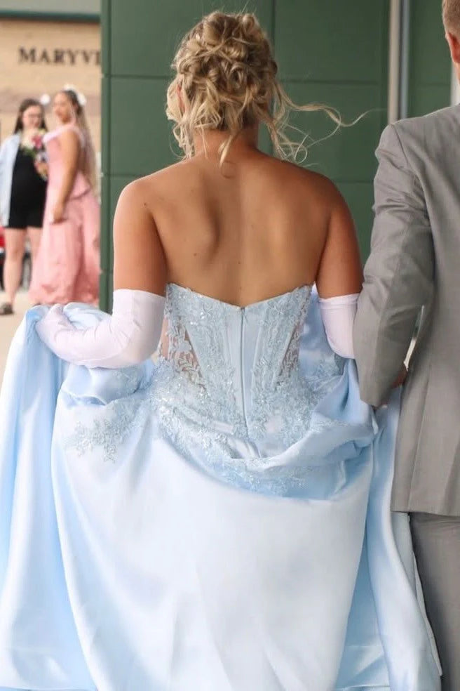 Elegantes hellblaues trägerloses Satin-Spitzenapplikationen & Korsagen-Mieder Quinceanera Ballkleid DP8441