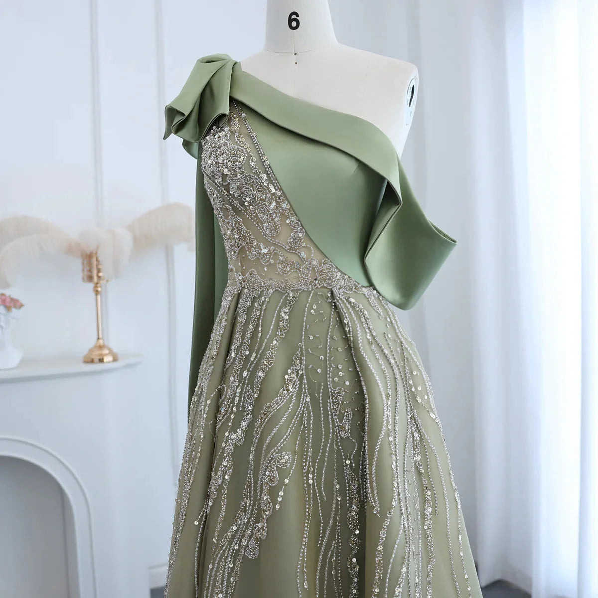 Wunderschönes, funkelndes, perlenbesetztes grünes One-Shoulder-A-Linien-Abendkleid mit hohem Schlitz, langes Ballkleid, DP6543