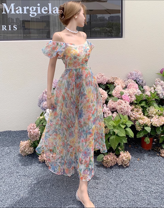 Neues elegantes Kleid mit Spaghettiträgern und Puffärmeln im Prinzessinnenstil im Blumenmuster, DP5950