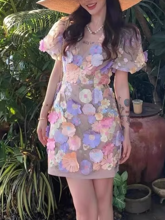 Buntes A-Linien-Partykleid mit kurzen Ärmeln und Applikationen, DP5968