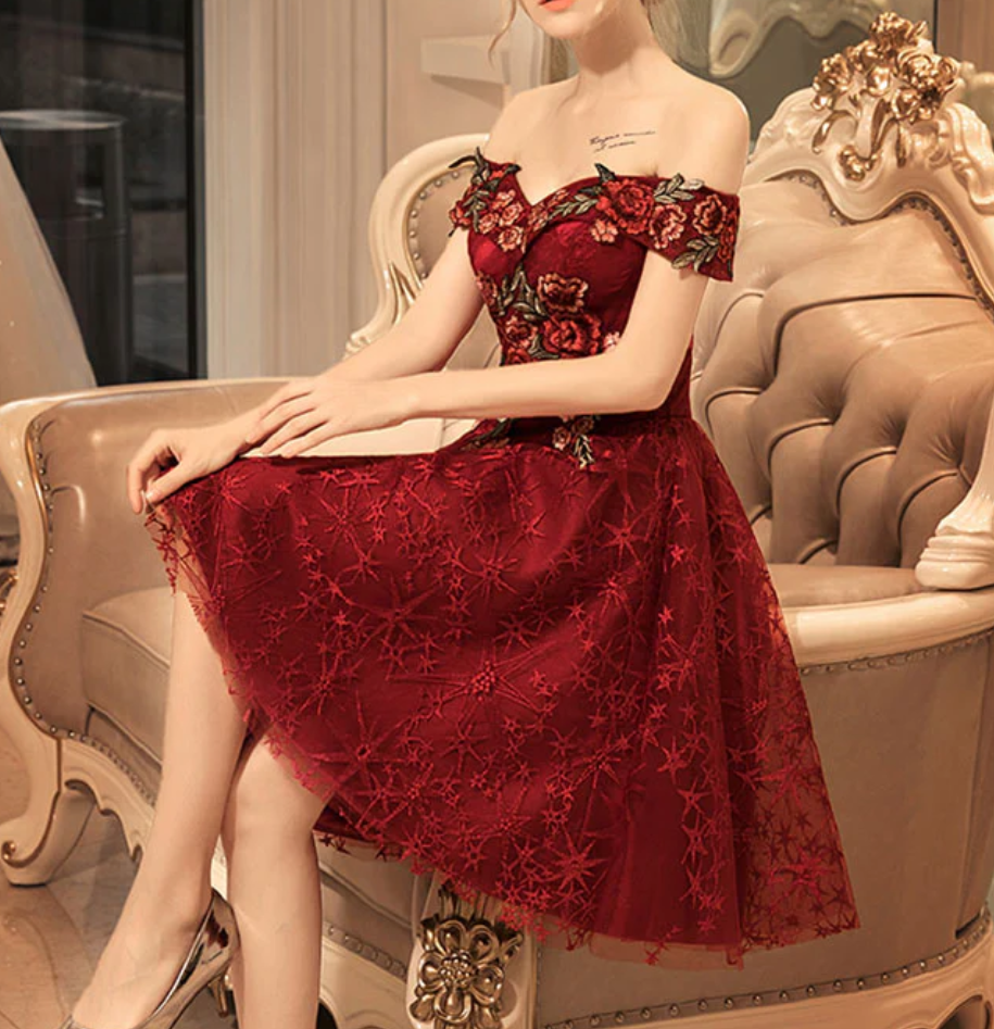 Vintage Burgundy Floral Applique Off-the-shoulder Design A-line Tulle Party Dress Homecoming Dress DP6079