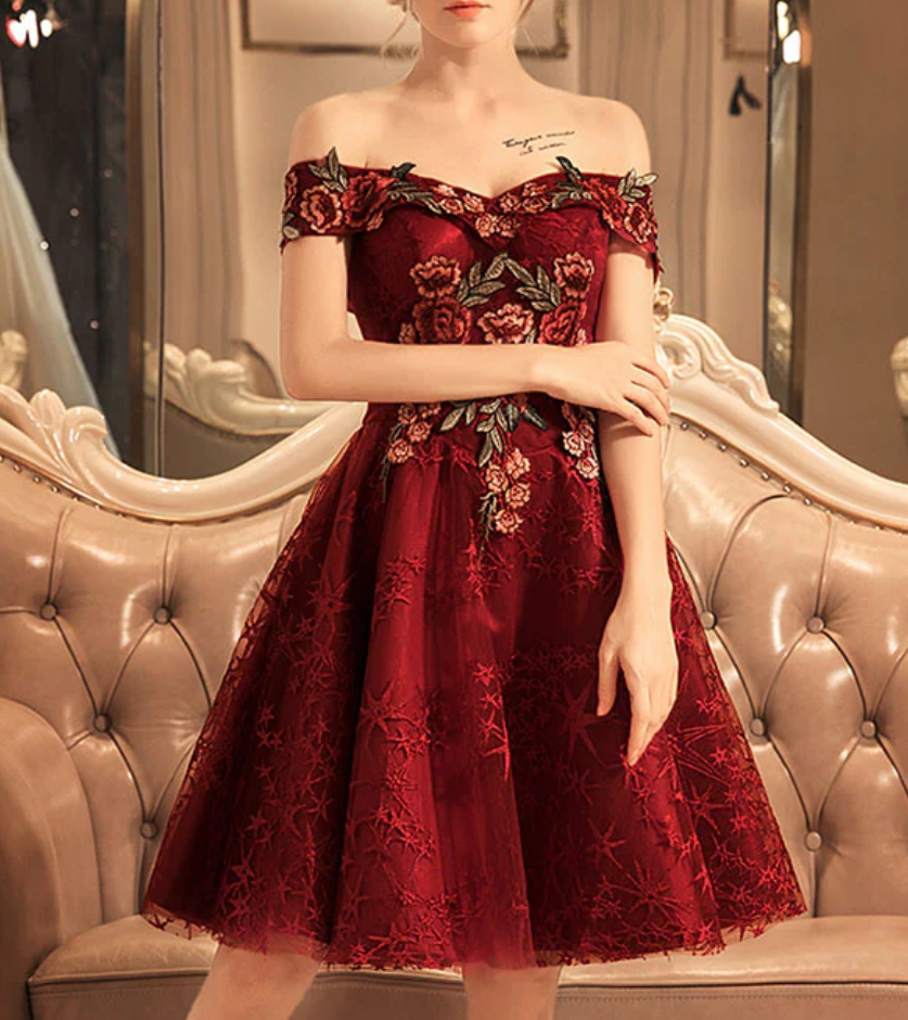 Vintage Burgundy Floral Applique Off-the-shoulder Design A-line Tulle Party Dress Homecoming Dress DP6079