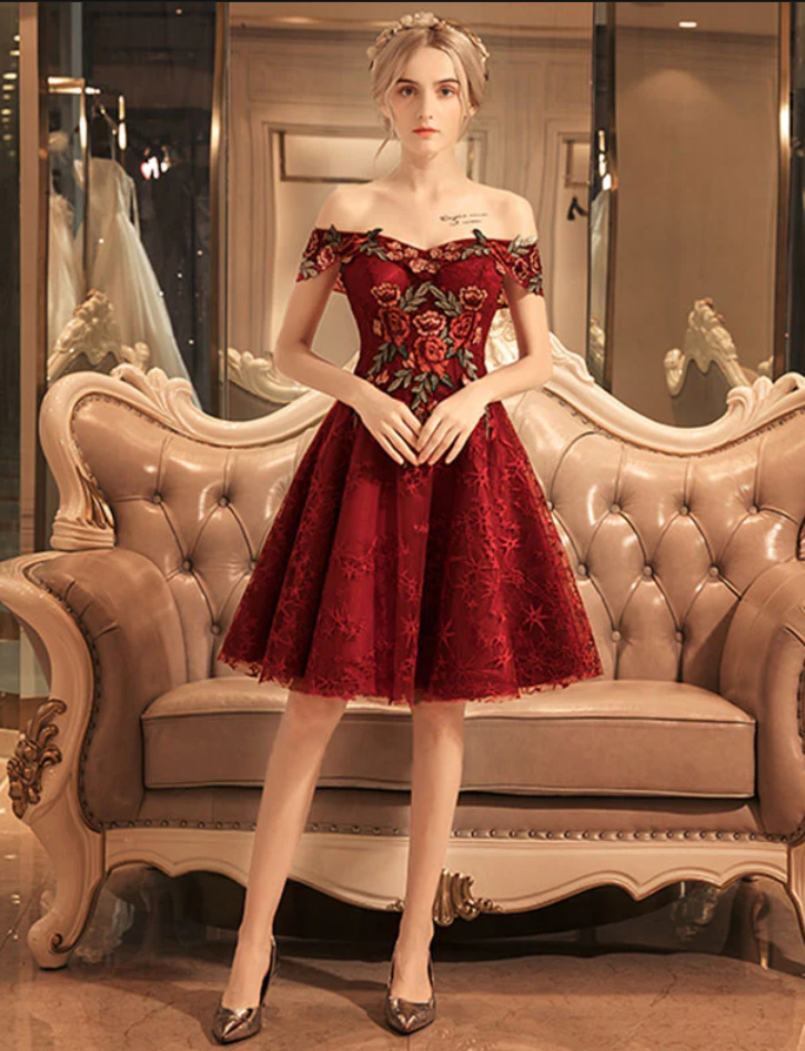 Vintage Burgundy Floral Applique Off-the-shoulder Design A-line Tulle Party Dress Homecoming Dress DP6079