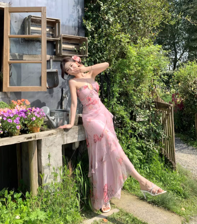Vintage Rosa Blumen Unregelmäßiger Saum Design Elegantes Strandurlaub A-Linie Ärmelloses Neckholderkleid DP6260