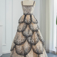 Wunderschönes, glänzendes, langes, gestuftes A-Linien-Ballkleid mit Pailletten, DP6537