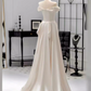 Elegantes elfenbeinfarbenes Satin-A-Linien-Brautkleid mit schulterfreiem Ausschnitt und langer Schleppe DP6982