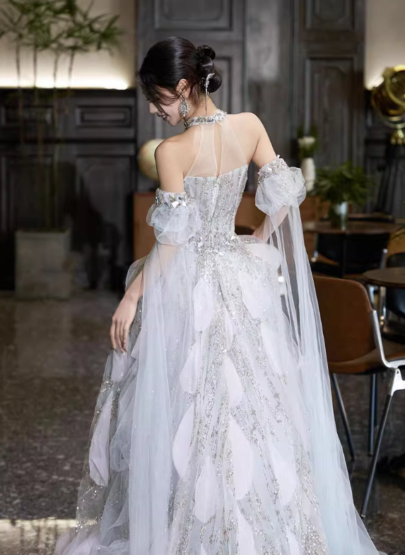 Robe de soirée glamour argentée à sequins, coupe trapèze, col halter, DP7076