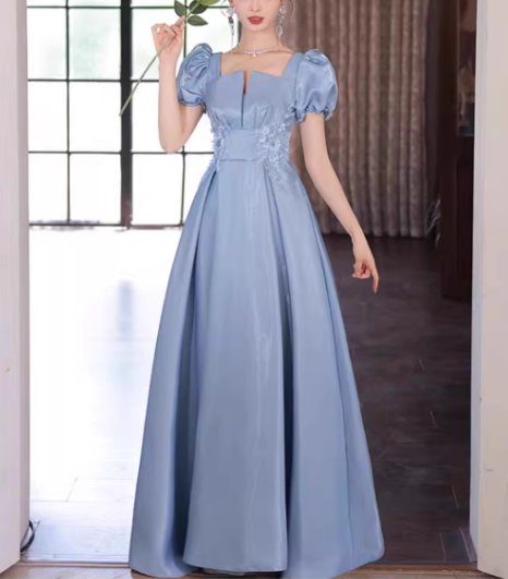 Robe de bal de quinceañera vintage bleu clair en satin, coupe trapèze, manches bouffantes et appliques DP7078