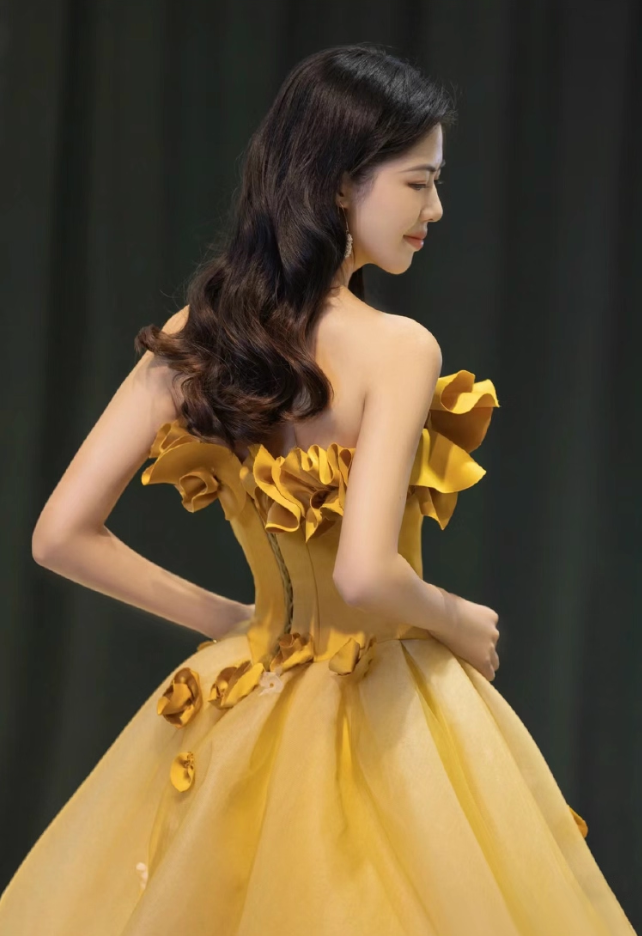 Vintage goldgelbes, schulterfreies, romantisches 3D-Blumenkleid für Quinceañeras DP7085