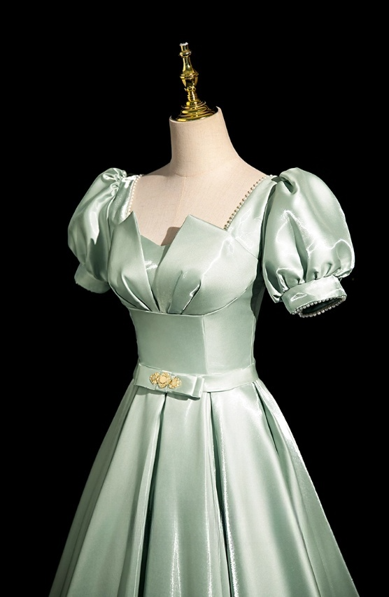 Robe de soirée glamour vert sauge, coupe trapèze, manches bouffantes et nœud, en satin DP7090