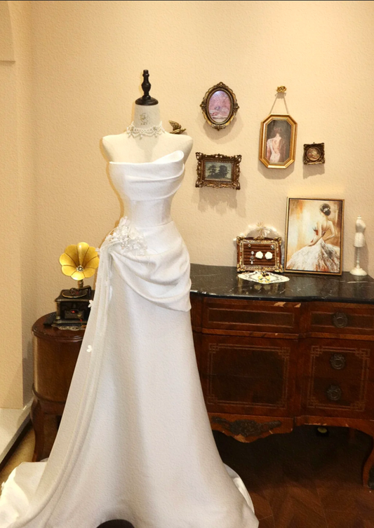 Elegant Strapless Satin Wedding Dress Floral Details Sheath Bridal Gown DP7156