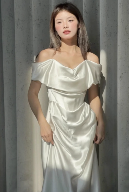 Robe de mariée fourreau élégante en satin blanc à épaules dénudées DP7201