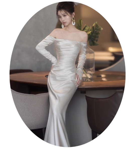 Robe de mariée fourreau chic en satin ivoire à épaules dénudées et manches longues DP7203