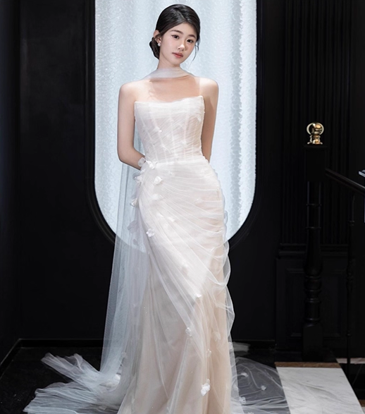 Ethereal Butterfly-Embellished Tulle Wedding Dress Sheath Strapless Bridal Gown DP7204