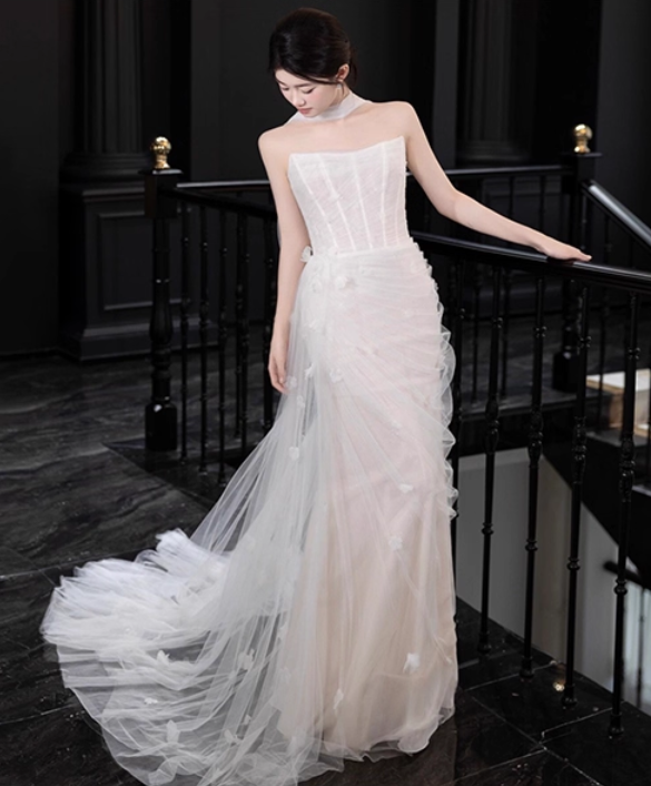 Ethereal Butterfly-Embellished Tulle Wedding Dress Sheath Strapless Bridal Gown DP7204