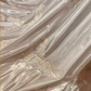 Robe de mariée vintage DP7255, broderies dorées et dentelle complexe, épaules dénudées, manches bouffantes