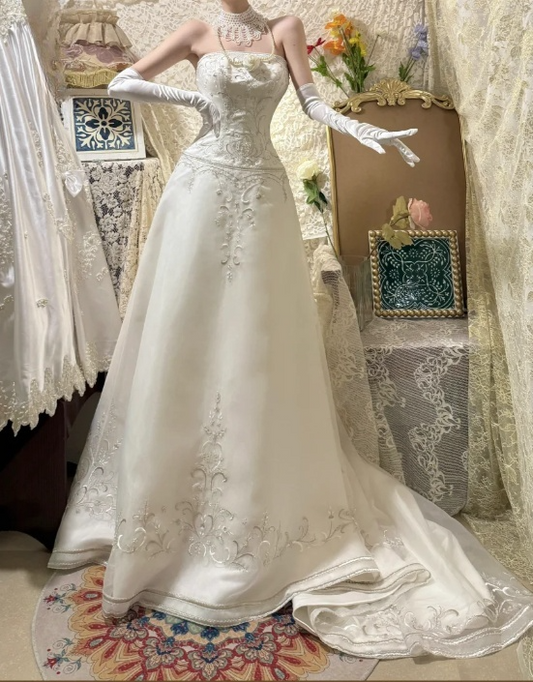 Robe de mariée vintage bustier, broderies complexes, superpositions de satin et de tulle, style intemporel DP7264