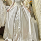 Robe de mariée vintage blanche à manches longues bouffantes, ornée de dentelle, de broderies et de satin (DP7265)
