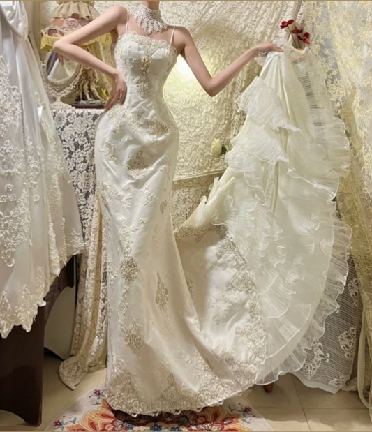 Robe de mariée vintage blanche à manches longues bouffantes, ornée de dentelle, de broderies et de satin (DP7266)