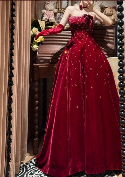 Vintage-Inspired Burgundy Strapless Velvet Evening Gown Starry Sequin Details Floral Applique Prom Dress DP7289