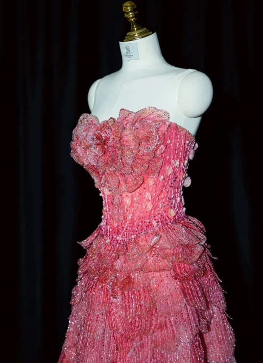 Magnifique robe de soirée rose fuchsia bustier à sequins 3D à volants et fleurs DP7431