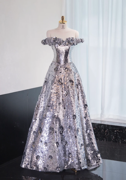 Robe de soirée formelle somptueuse à sequins argentés, épaules dénudées et volants scintillants DP7433