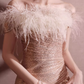 Robe de soirée glamour rose doré à sequins, fourreau, plumes, épaules dénudées et fente haute DP7483